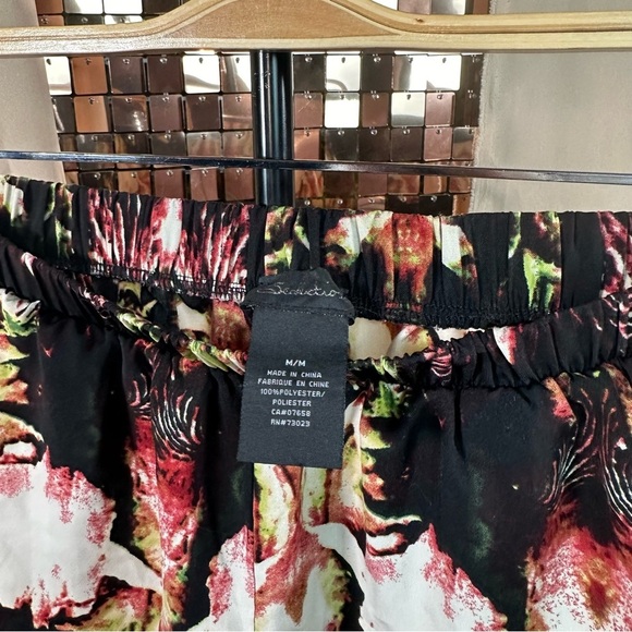 Seductions Floral Shorts w Elastic Waist Size Medium - Picture 8 of 10